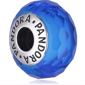 PANDORA Fascinating blue charm